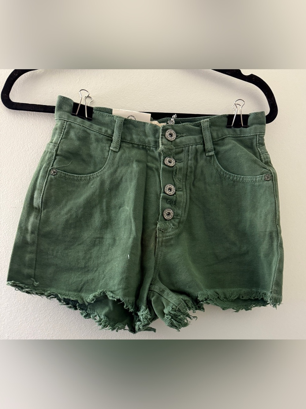 Women’s NWT Umgee Olive Green Button Fly Raw Hem Denim Shorts Size 1